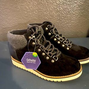 Ortholite boots size(6)NEW